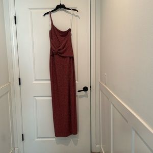 Lulu’s Luxe Radiance Metallic One Shoulder Gown